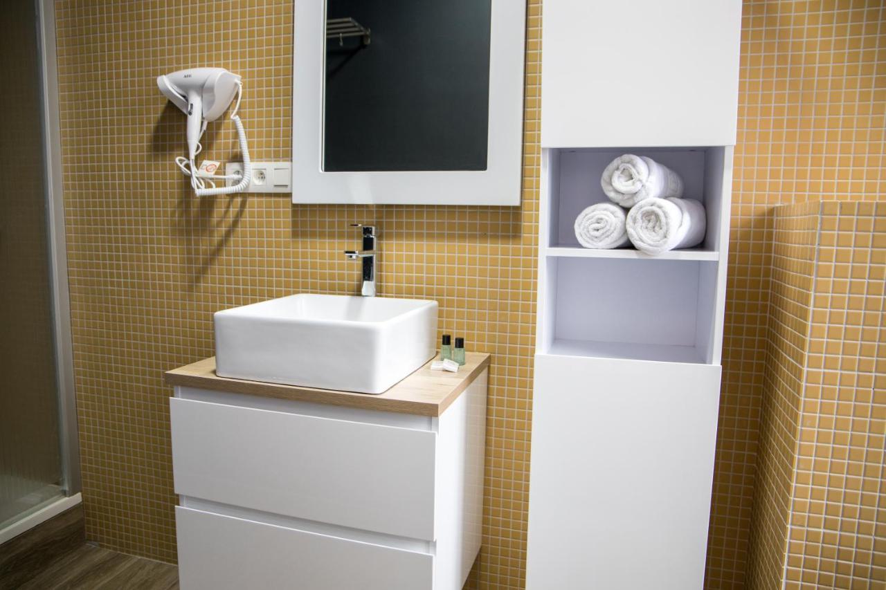 Hotel Guzy Лиер Екстериор снимка