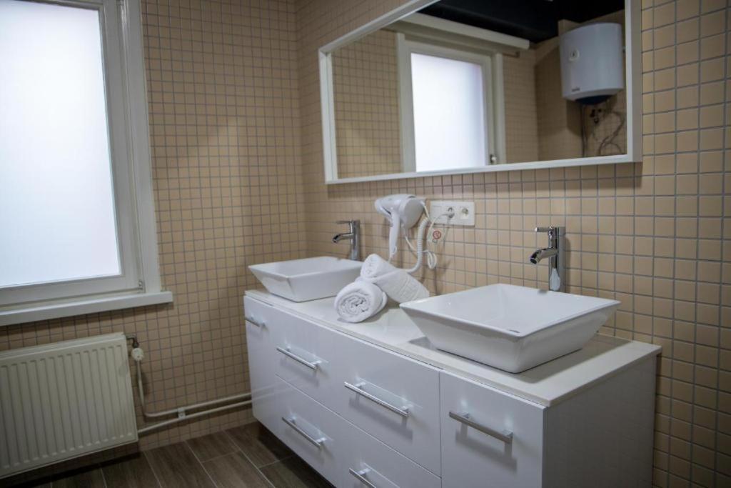 Hotel Guzy Лиер Екстериор снимка